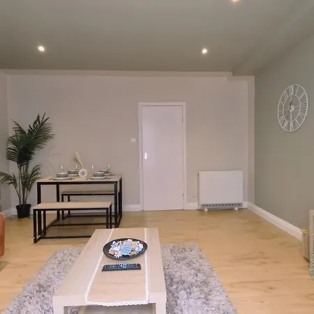 Group Bookings: Up To 30 Guests Across 5 Spacious Flats! Keyless Access Free Wifi & Parking Apartamento Birmingam