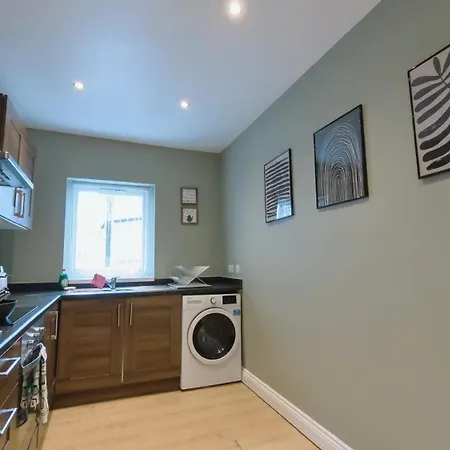 Group Bookings: Up To 30 Guests Across 5 Spacious Flats! Keyless Access Free Wifi & Parking Apartamento *