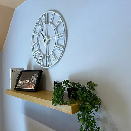Group Bookings: Up To 30 Guests Across 5 Spacious Flats! Keyless Access Free Wifi & Parking Apartamento *
