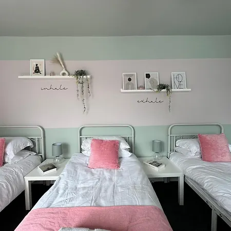 Apartamento Group Bookings: Up To 30 Guests Across 5 Spacious Flats! Keyless Access Free Wifi & Parking *