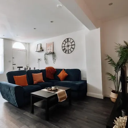 Apartamento Group Bookings: Up To 30 Guests Across 5 Spacious Flats! Keyless Access Free Wifi & Parking Birmingam