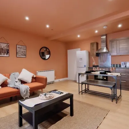 Apartamento Group Bookings: Up To 30 Guests Across 5 Spacious Flats! Keyless Access Free Wifi & Parking Birmingam