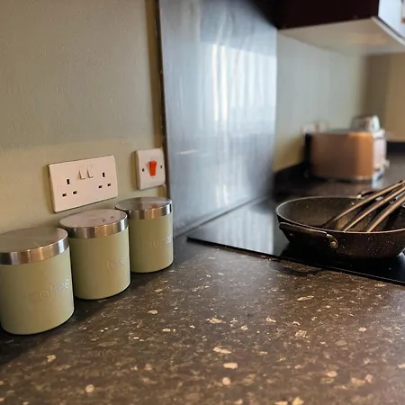 Apartamento Group Bookings: Up To 30 Guests Across 5 Spacious Flats! Keyless Access Free Wifi & Parking *