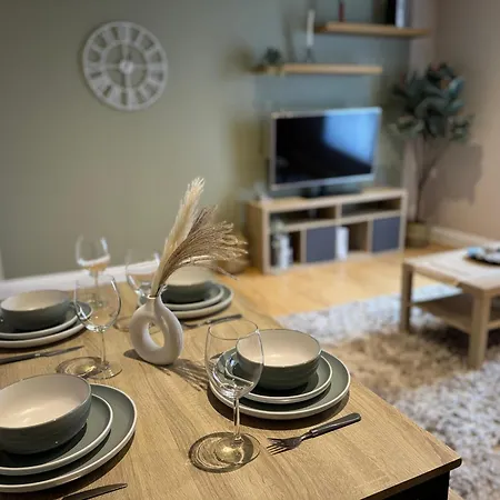 Group Bookings: Up To 30 Guests Across 5 Spacious Flats! Keyless Access Free Wifi & Parking Apartamento Birmingam