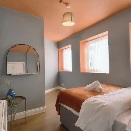 Apartamento Group Bookings: Up To 30 Guests Across 5 Spacious Flats! Keyless Access Free Wifi & Parking Birmingam